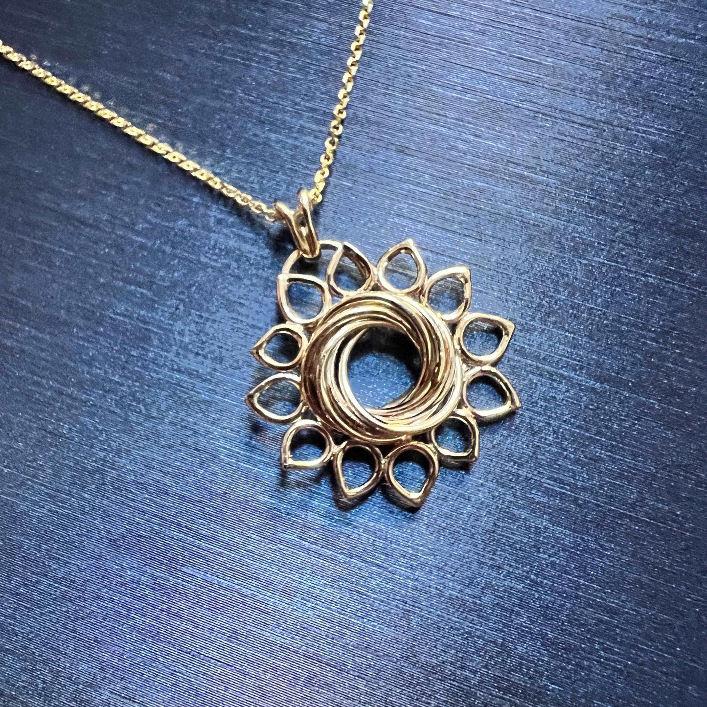 Lucinda pendant